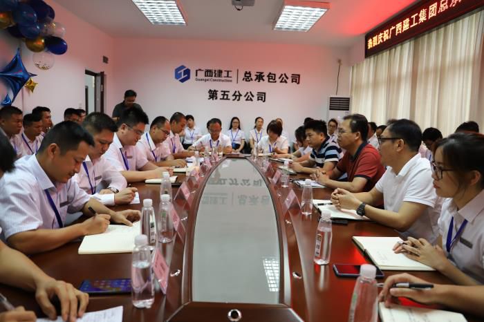 5.1座谈会现场。。。。。杨钰 摄700.JPG