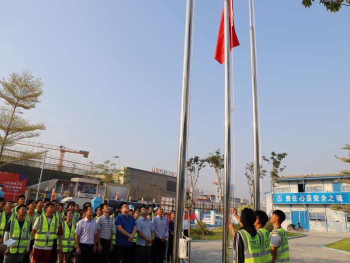 7升旗仪式。。。。。。。杨钰 摄700.JPG
