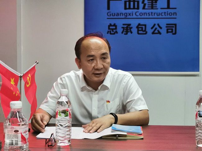 陆烜上党课。。。。。。。王瑾贞 摄（修图）.jpg