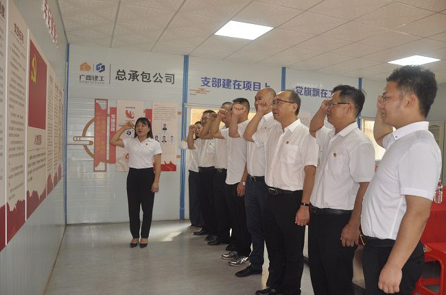 重温入党誓词。。。。。。。王瑾贞 摄（修图）.jpg