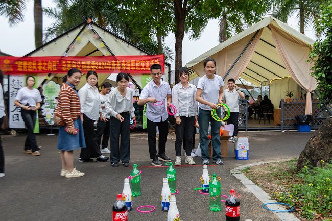 套圈现场。。。。。。。。郭奎君 摄.jpg